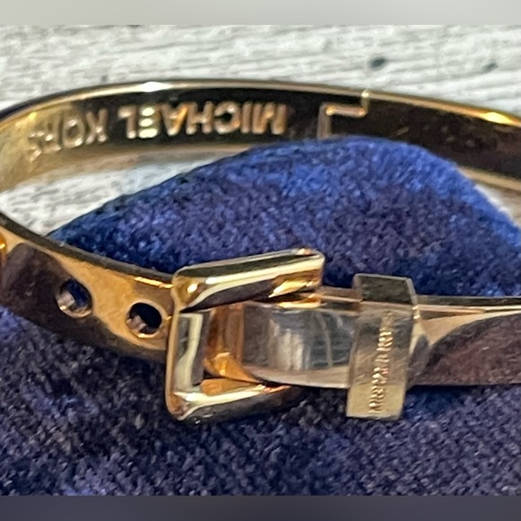 Michael Kors Astor Buckle Bangle Rose Gold - Picture 5 of 5